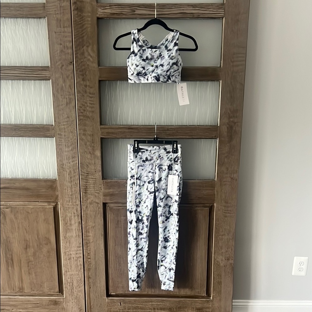 🌟🌟🌟ATHLETA🌟🌟🌟 
Silver, White Activewear Set - Picture 5 of 14